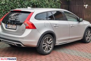 Volvo V60 Cross Country 2016 2.5 254 KM