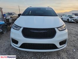 Chrysler Pacifica 2024 3