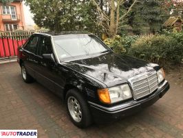 Mercedes W-124 1992 2.5 126 KM