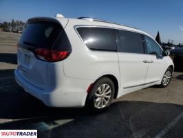 Chrysler Pacifica 2019 3