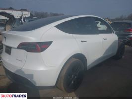 Tesla Model Y 2025