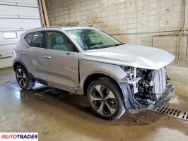 Volvo XC40 2025 2