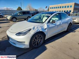 Tesla Model 3 - zobacz ofertę