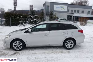 Toyota Auris 2014 1.4 90 KM