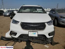 Chrysler Pacifica 2022 3