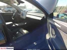 Tesla Model Y 2025