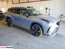 Toyota Highlander 2021 3