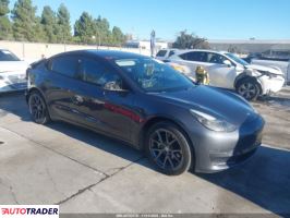 Tesla Model 3 - zobacz ofertę