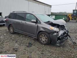 Toyota Sienna 2019 3