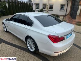 BMW 750 2015 4.4 450 KM