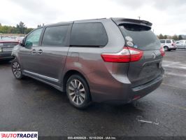 Toyota Sienna 2018 3