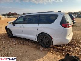 Chrysler Pacifica 2024 3