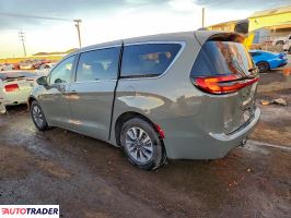 Chrysler Pacifica 2022 3