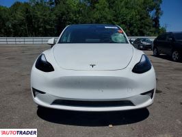 Tesla Model Y 2025