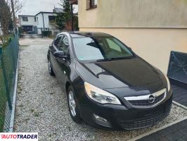 Opel Astra 2012 1.4 140 KM
