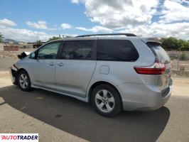 Toyota Sienna 2019 3