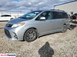 Toyota Sienna 2019 3