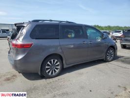 Toyota Sienna 2019 3