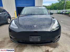 Tesla Model Y 2025