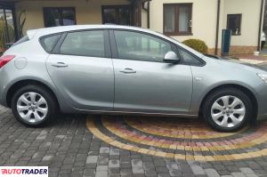 Opel Astra 2015 1.4 140 KM