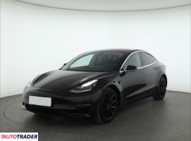 Tesla Model 3 2019 434 KM