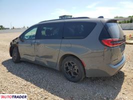 Chrysler Pacifica 2021 3