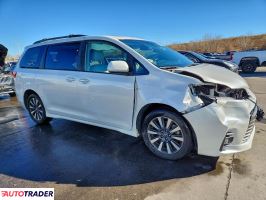 Toyota Sienna 2019 3