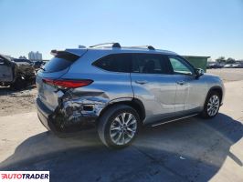 Toyota Highlander 2022 3