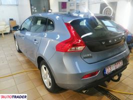 Volvo V40 2018 2.0 120 KM