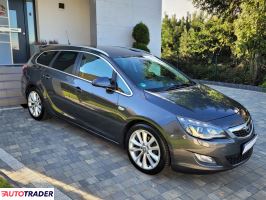 Opel Astra 2011 1.6 180 KM