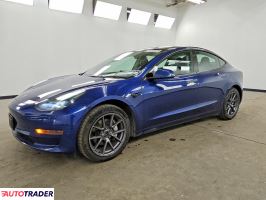 Tesla Model 3 - zobacz ofertę