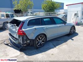 Volvo V60 2025 2