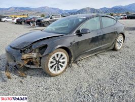 Tesla Model 3 - zobacz ofertę