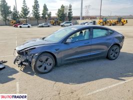Tesla Model 3 - zobacz ofertę
