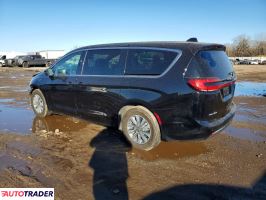 Chrysler Pacifica 2025 3