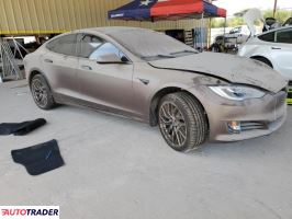 Tesla Model S 2020