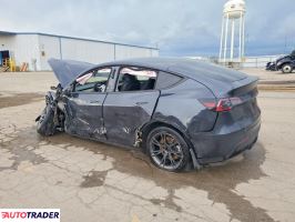Tesla Model Y 2025