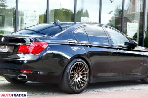 BMW 740 2010 3.0 306 KM