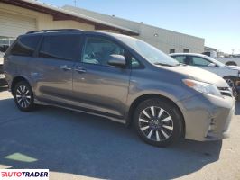 Toyota Sienna 2019 3