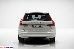 Volvo XC60 2022 2.0 197 KM
