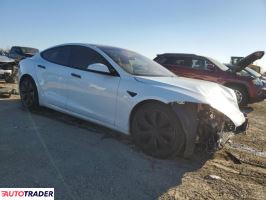 Tesla Model S 2021