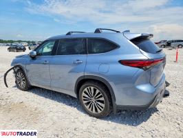 Toyota Highlander 2021 3