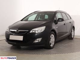 Opel Astra 2011 1.4 138 KM