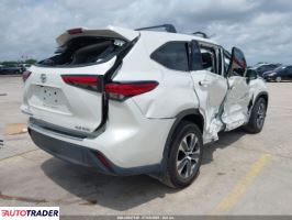 Toyota Highlander 2021 3