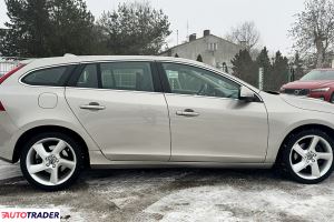 Volvo V60 2015 2.0 150 KM