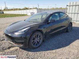 Tesla Model 3 - zobacz ofertę