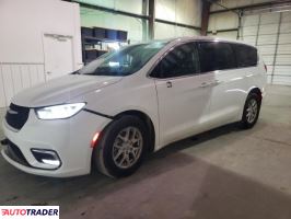 Chrysler Pacifica 2023 3