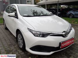 Toyota Auris 2015 1.4 90 KM Toyota Auris 2015 1.4 90 KM