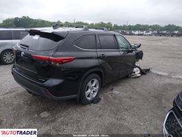 Toyota Highlander 2021 3