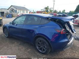 Tesla Model Y 2025